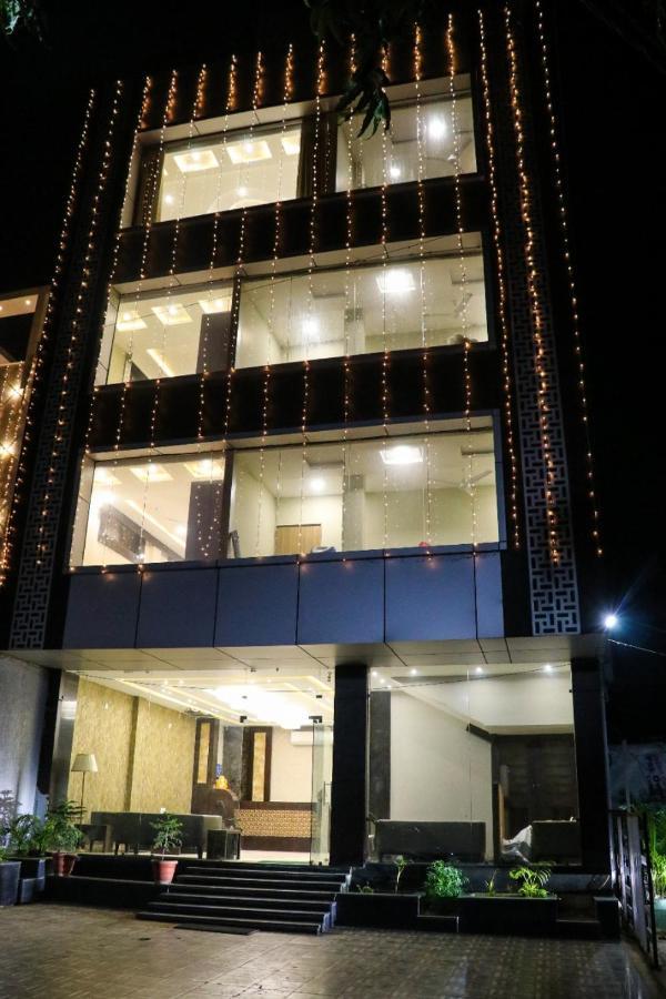 Hotel Meenakshi Hoshangabad Esterno foto