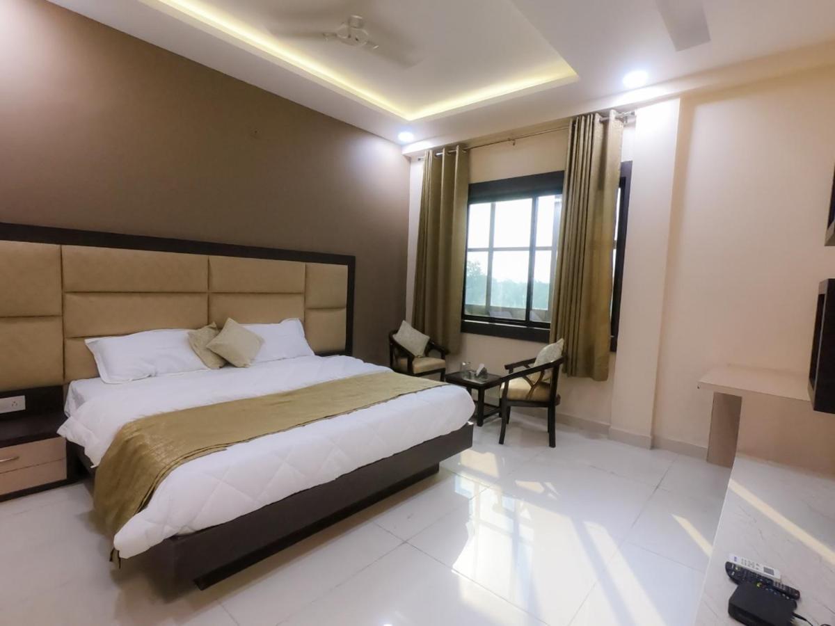 Hotel Meenakshi Hoshangabad Esterno foto