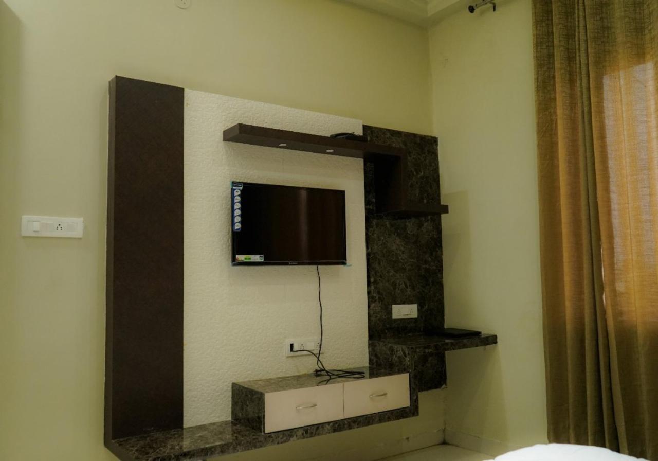 Hotel Meenakshi Hoshangabad Esterno foto